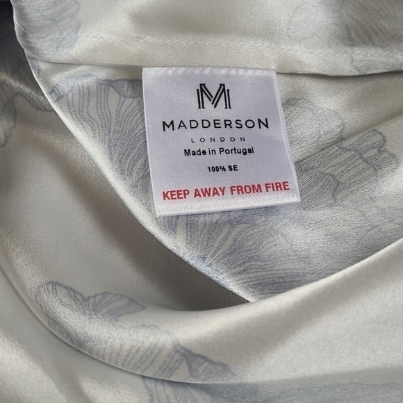 Madderson London Charlott silk floral Print navy blue bow ribbon detail blouse - Picture 2 of 7